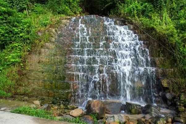 Thác nước Hòn Sơn