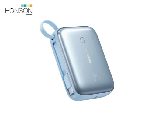 Mang điện thoại đầy pin và sạc dự phòng khi trekking