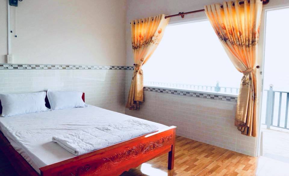 nhà nghỉ tám ca hòn sơn